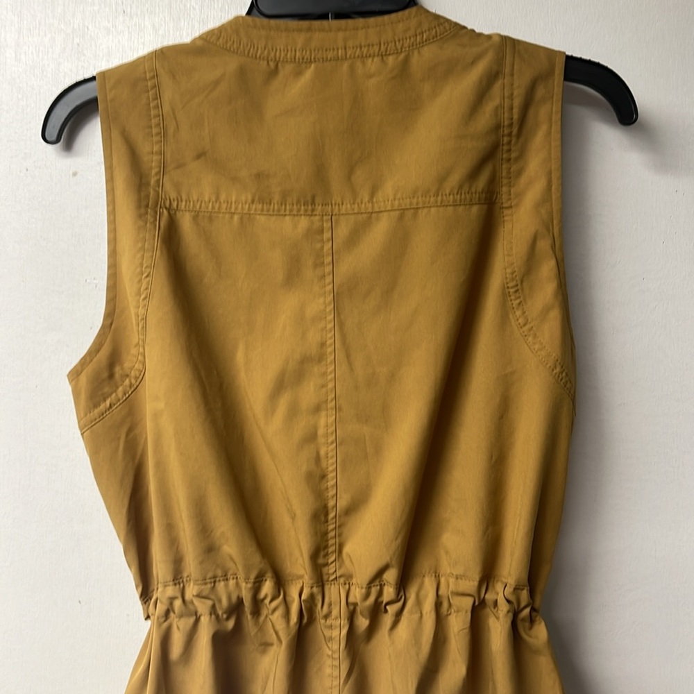 Lightweight sleeveless shorts romper. - Picture 4 of 7